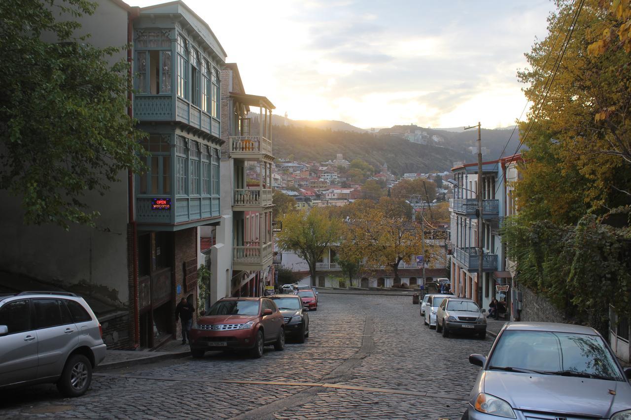 Hostel Nino Tbilisi Ngoại thất bức ảnh